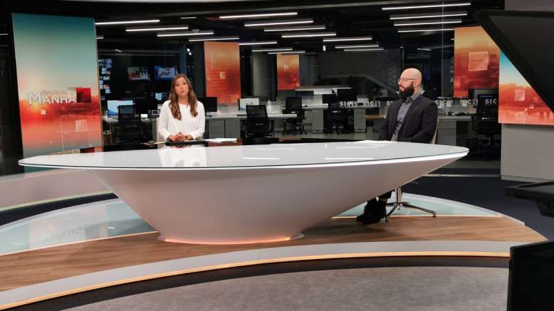Participação no telejornal da SIC em Portugal para falar sobre teste de inteligência nas escolas O filósofo, poeta, escritor e assessor de imprensa luso-brasileiro Fabiano de Abreu participou neste terça-feira (16) do telejornal 'Edição da Manhã' da SIC, uma das maiores emissoras de TV de Portugal. O