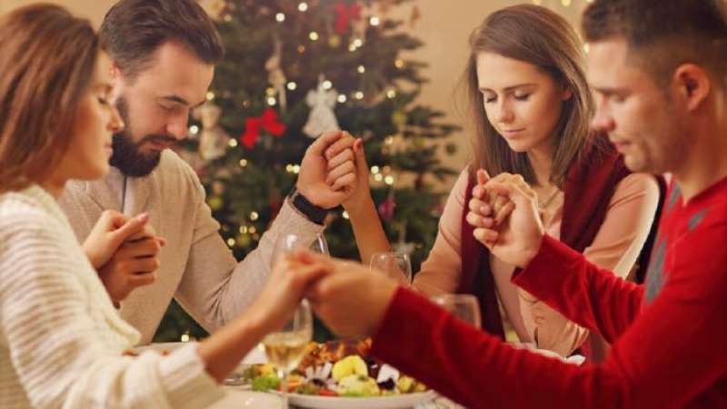 O Natal é, na sua essência, respeito. Respeito por nós mesmos e pelos outros, respeito pelas crenças e escolhas de cada um O Natal são muitos natais. Existem muitas razões para celebrar o Natal.