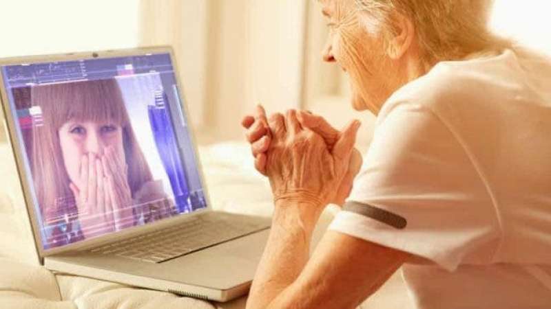Quando não podemos nos abraçar nos sentimos frágeis e carentes Quais benefícios o ato de abraçar pode trazer à saúde física, mental e emocional?
Os benefícios e malefícios dependerão da intenção contida no abraço.
As