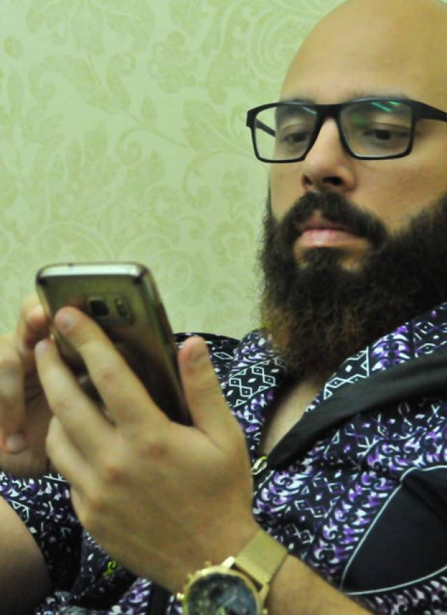 “Compartilhar uma informação sem avaliar a veracidade é atestado de burrice”, dispara filósofo Fabiano de Abreu