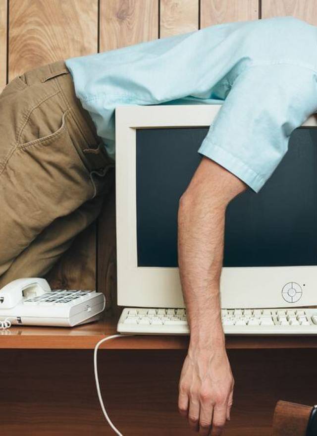 A preguiça é a “muleta” dos incompetentes. Só alcançará o sucesso quem conseguir caminhar sem ela.