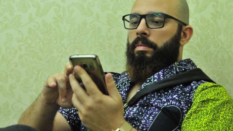 “Compartilhar uma informação sem avaliar a veracidade é atestado de burrice”, dispara filósofo Fabiano de Abreu O escritor, pesquisador político e filósofo Fabiano de Abreu, que trabalha com política no Brasil e em Portugal, analisou as informações logo após o atentado ocorrido pelo candidato à