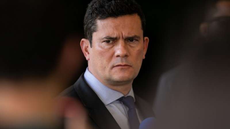 Você precisa provar para si mesmo que está certo e não para os outros! O que eu acredito ser certo só poderá ser considerado certo se for aprovado por todos?
Cada pessoa segue a sua própria lógica, e a razão que se baseia representa a sua forma de enxergar, e se colocar no mundo!
