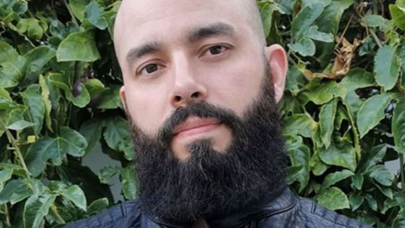 Autor decide distribui livros gratuitamente durante a pandemia Ele lançou a série ‘Conhecimento para todos’ e a ofereceu de graça pois está preocupado com a saúde mental da população mundial.