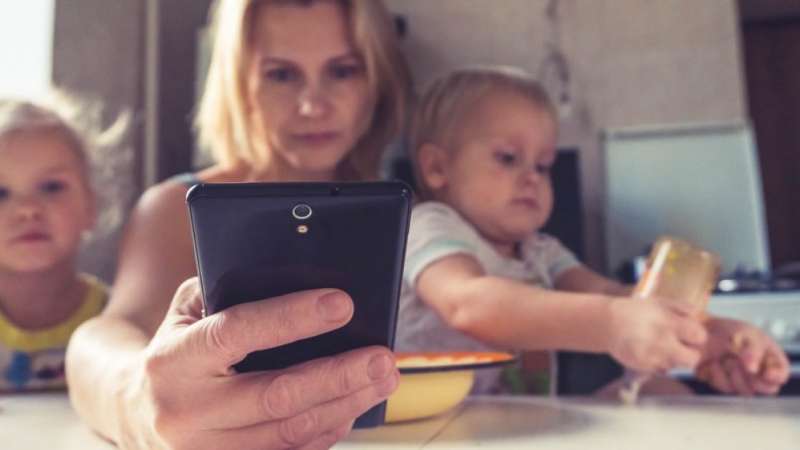 Nossos filhos herdam nossos genes e também, as nossas sombras! Quando pensamos em hereditariedade é comum lembrarmos de genes, características físicas, heranças dominantes e recessivas e, até mesmo, a predisposição para doenças. Porém, como