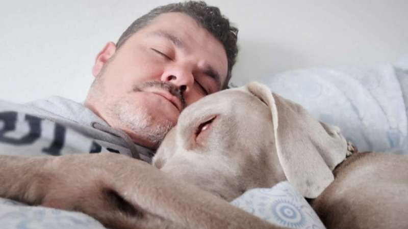 Dormir bem pode ser mais importante que se alimentar bem, diz neurocientista. Dormir é de extrema importância para o bem estar do ser humano. A privação de sono afeta diretamente a sua qualidade de vida e tem consequências nefastas como:
1) O aumento da ansiedade;
2) A dificuldade de