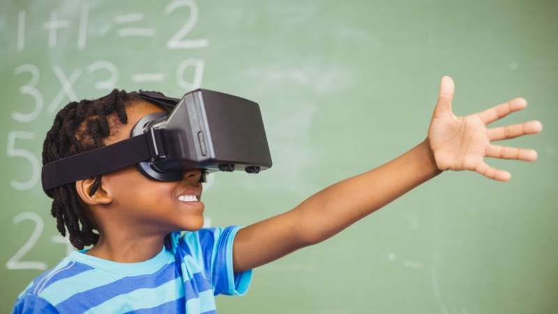 Realidade virtual e memorização: O futuro da aprendizagem Novas tecnologias têm se tornado cada vez mais presentes nas escolas e universidades, o que pode auxiliar no processo de memorização