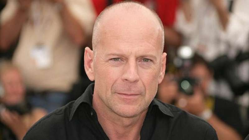 Bruce Willis já não reconhece a própria mãe. Neurocientista explica progressão da demência do ator Relatos de pessoas próximas também apontam comportamento agressiva de Bruce